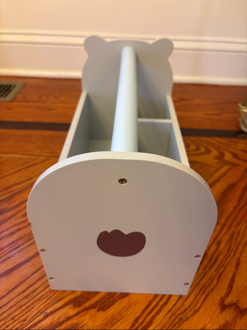 Wooden Bear Book Caddy in Light Gray - made by British Great Little Trading Co - Picture 3 of 6